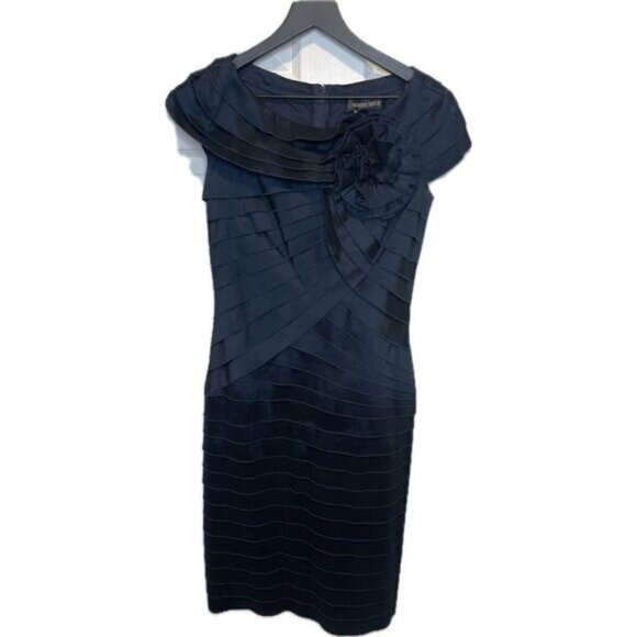 Tadashi Shoji Navy Blue Tiered Sheath Cocktail Dress Rose Appliqué Size 4 S - Picture 2 of 5